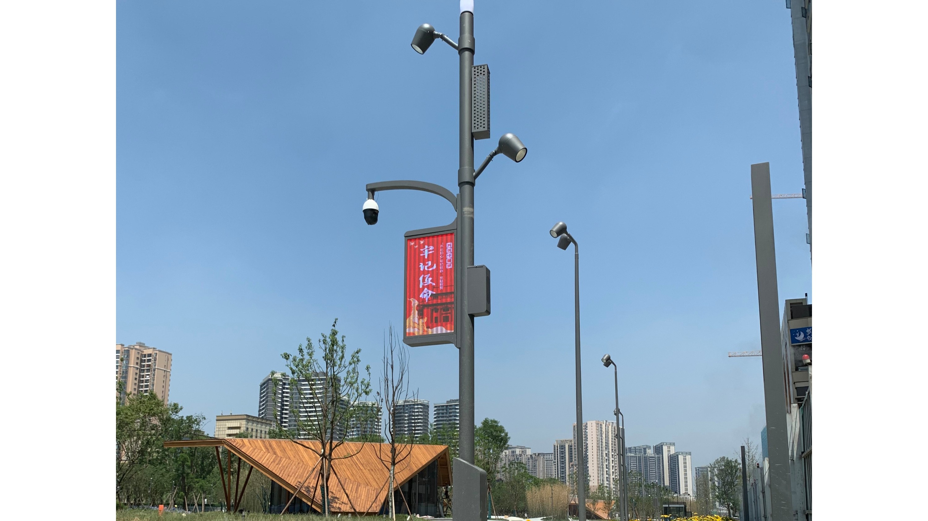 信号灯杆和综合杆有什么区别