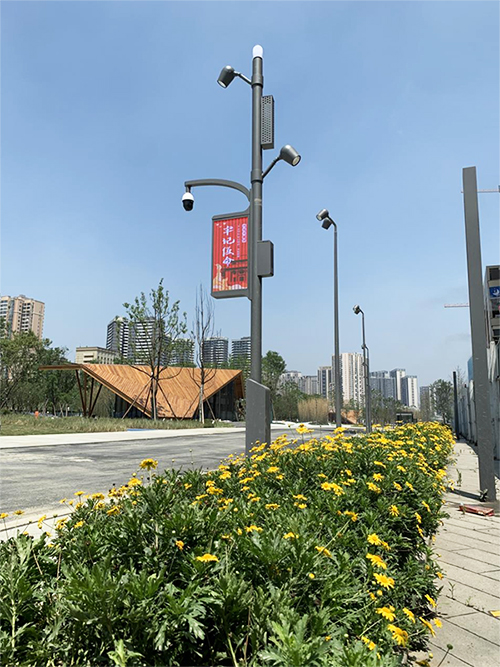 成都新金牛公园安装菲尼特智慧路灯——直趣